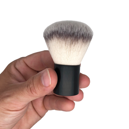 Applicateur KABUKI (blanc) pour correcteurs poudres compactes